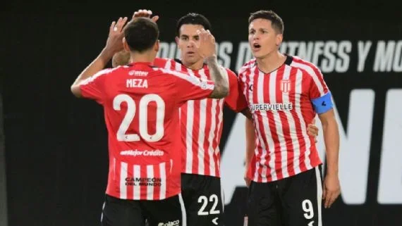 Estudiantes se impone con un contundente 3-0 en La Plata y sigue firme en el torneo