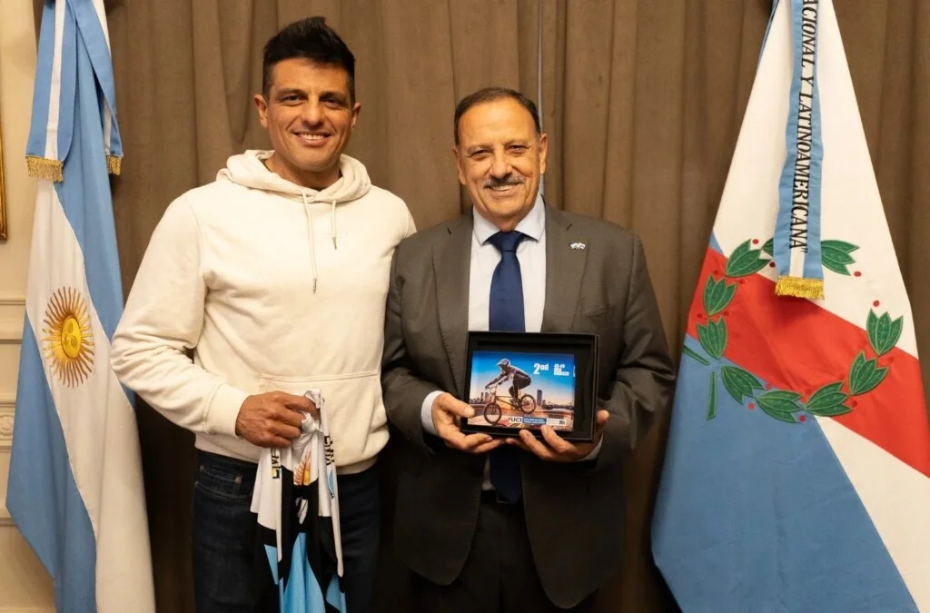 Fabricio Maturano, subcampeón mundial de BMX, fue recibido por el gobernador Quintela