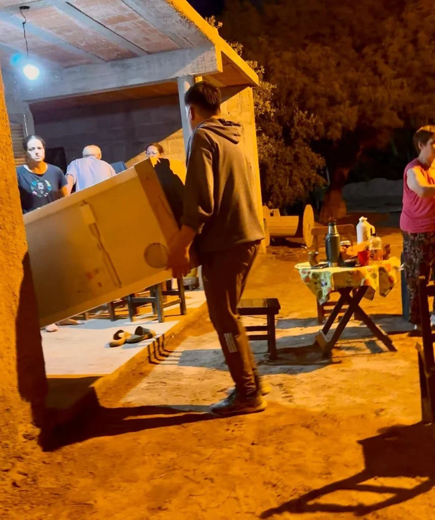 Familias de Villa Mazán reciben ayuda tras el operativo de limpieza post-temporal