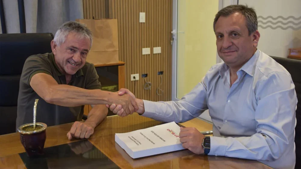 Fernando Torres deja la secretaría en la Municipalidad de Capital: impacto en el gabinete local