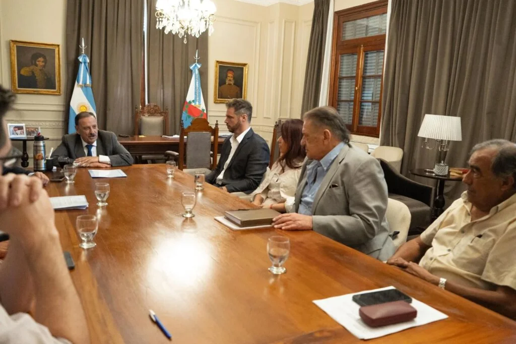 Gobernador Quintela y UNIR buscan soluciones ante la crisis industrial en la provincia