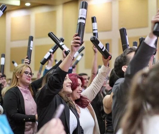 Graduación histórica en la UNLaR: nuevos profesionales para La Rioja