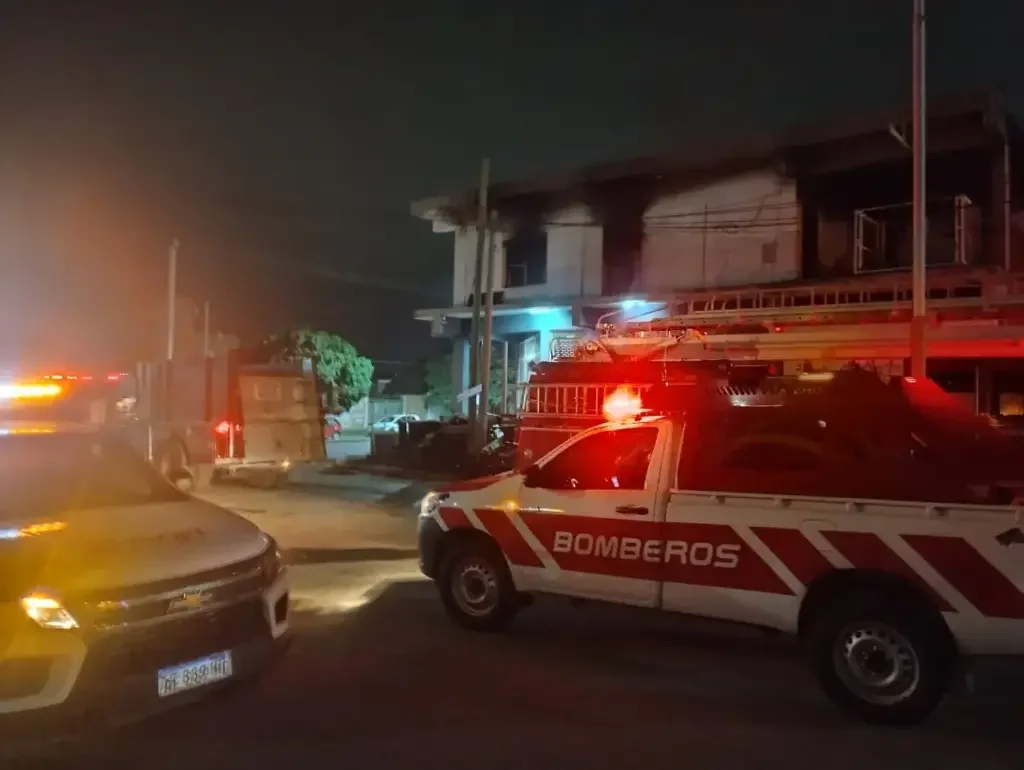 Incendio devastador consume depósito en la zona sur de la capital riojana