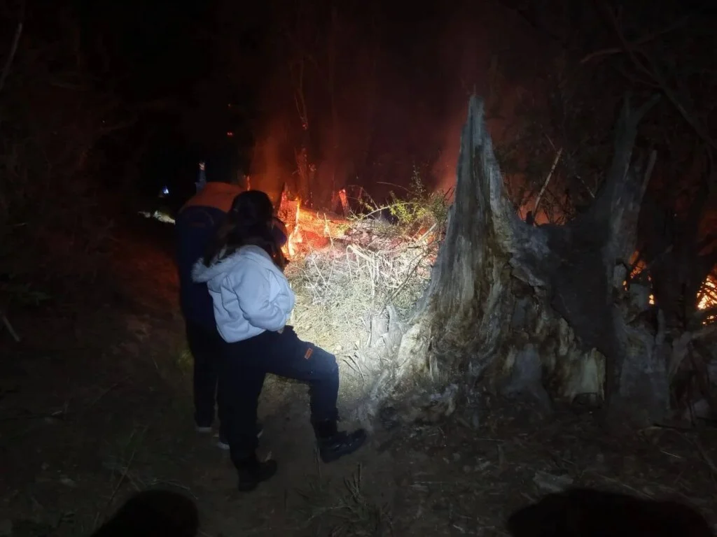 Incendio en Aminga: Bomberos logran controlar el fuego en un terreno baldío