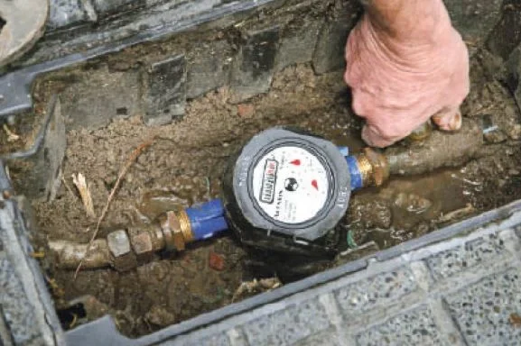 Inseguridad en el barrio Municipal: vecinos preocupados por robos de medidores de agua