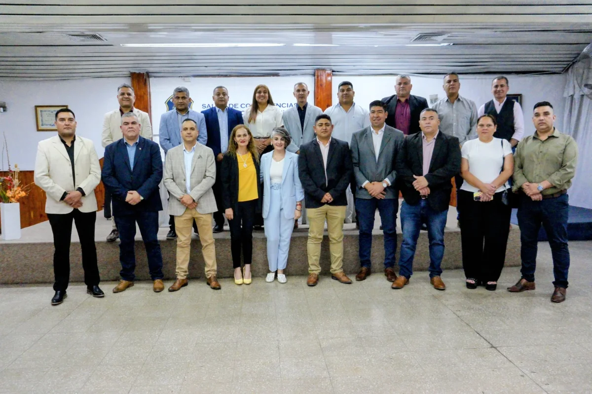 Jefes policiales de la capital finalizan capacitación crucial para mejorar la seguridad