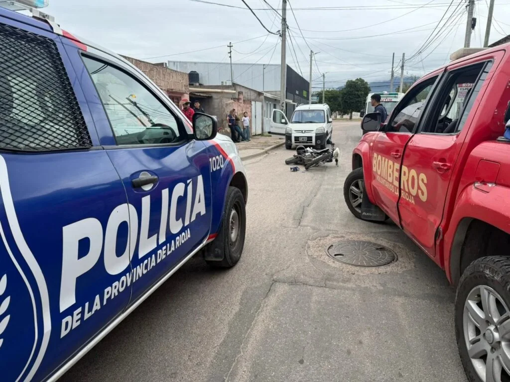 Joven hospitalizado tras grave accidente de motos en La Rioja capital