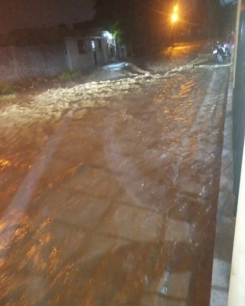 Joven rescatado en Chilecito tras ser arrastrado por la corriente en tormenta eléctrica