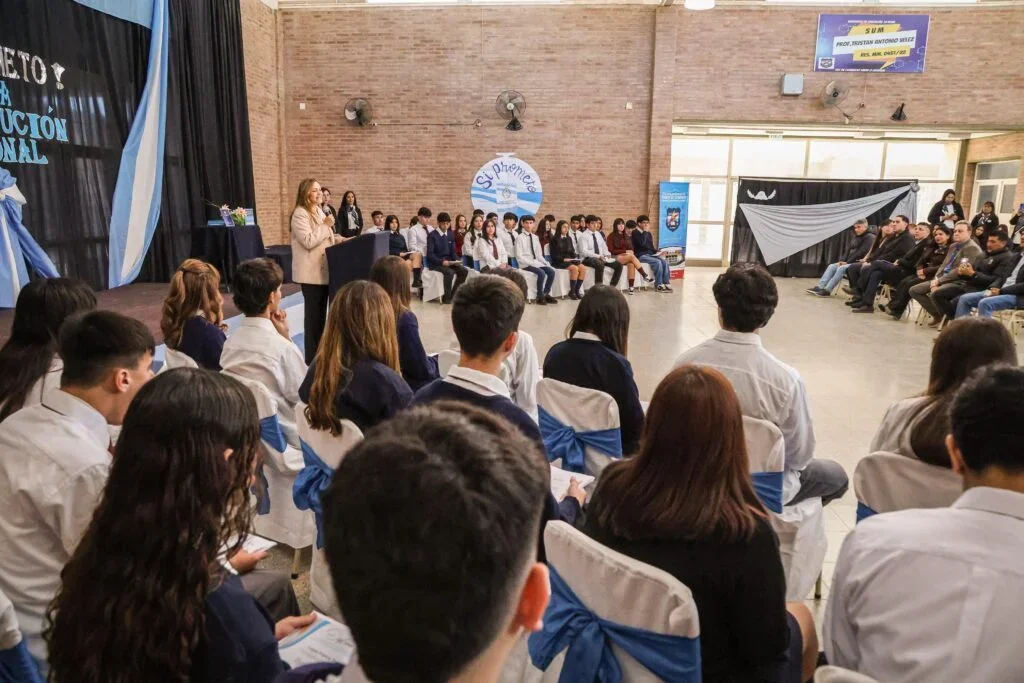 Jóvenes de General Ortiz de Ocampo celebran su compromiso con la Constitución en acto emotivo