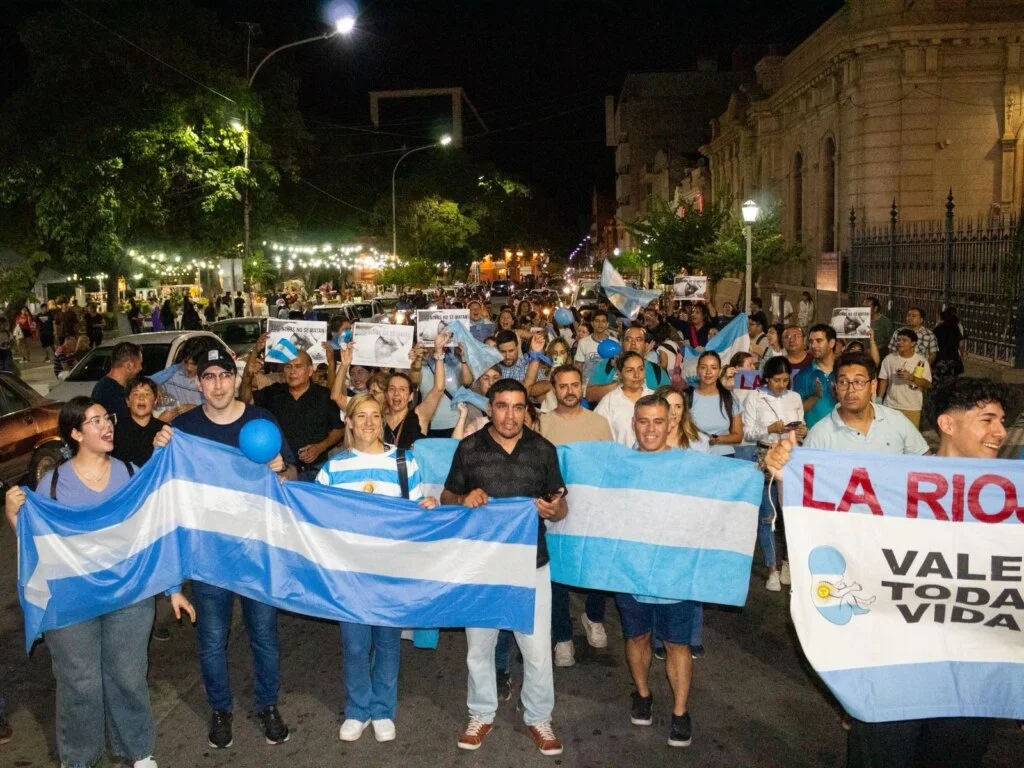 Jóvenes de La Rioja lideran marcha por la vida con respaldo de la comunidad