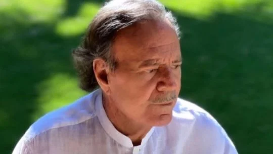 Julio Iglesias defiende su inocencia ante las graves acusaciones en su contra