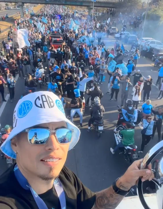 La caravana de Belgrano desata la euforia de los hinchas en Córdoba tras su título