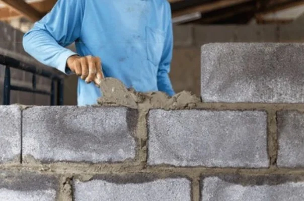 La construcción enfrenta una caída del 16,9% en el empleo formal, un récord preocupante.