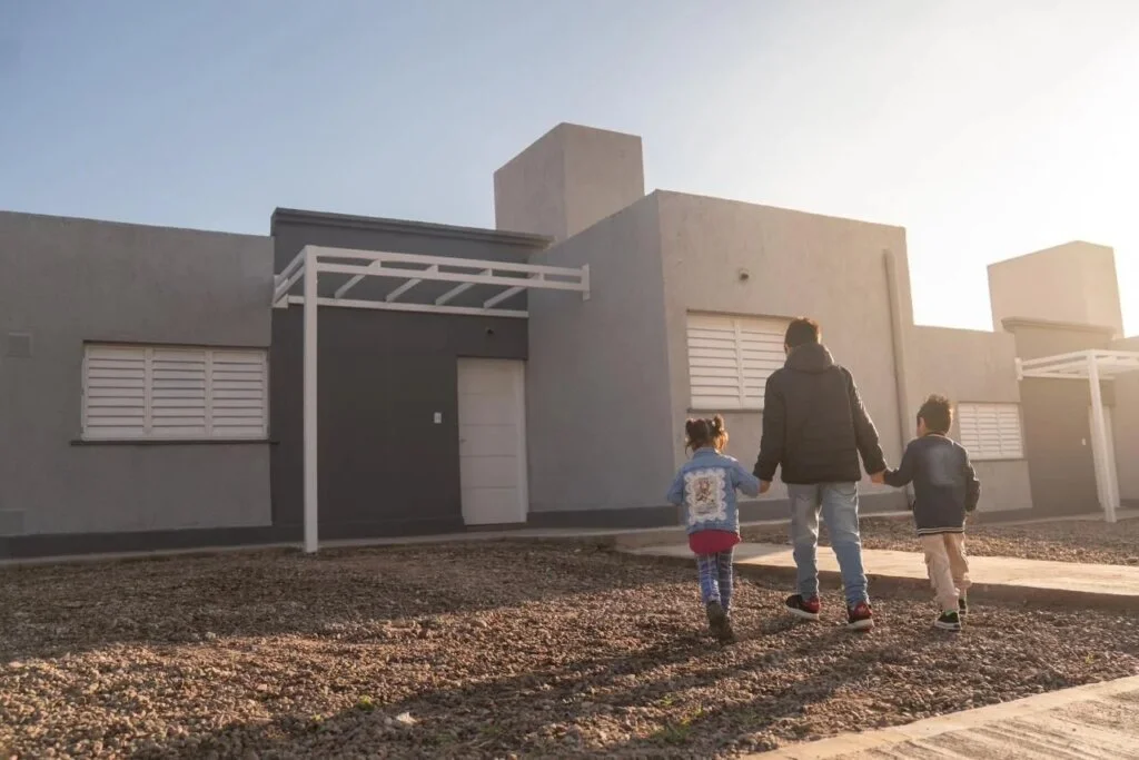 La Rioja implementa congelamiento de tarifas y reducción del 20% en cuotas de vivienda