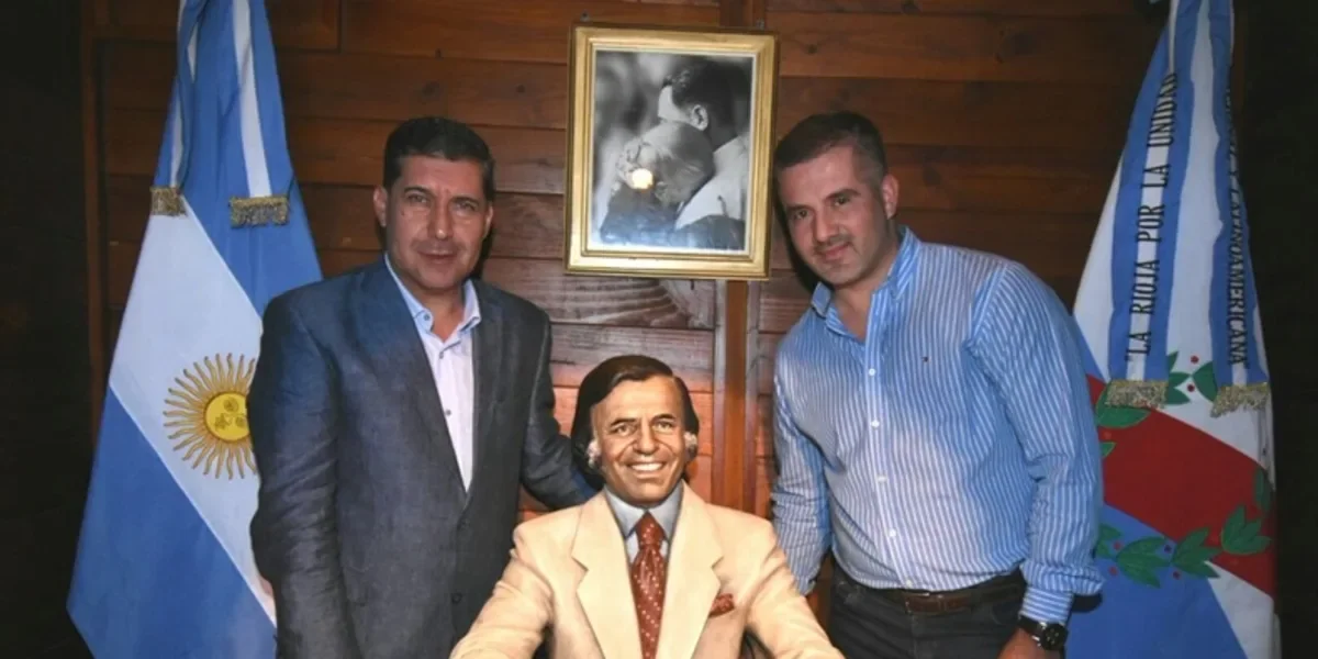 La Rioja rinde homenaje a Carlos Menem con una nueva estatua en el centro de la ciudad