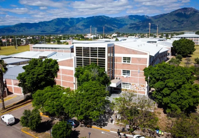 La UNLaR busca docentes: oportunidades laborales para profesionales de la educación