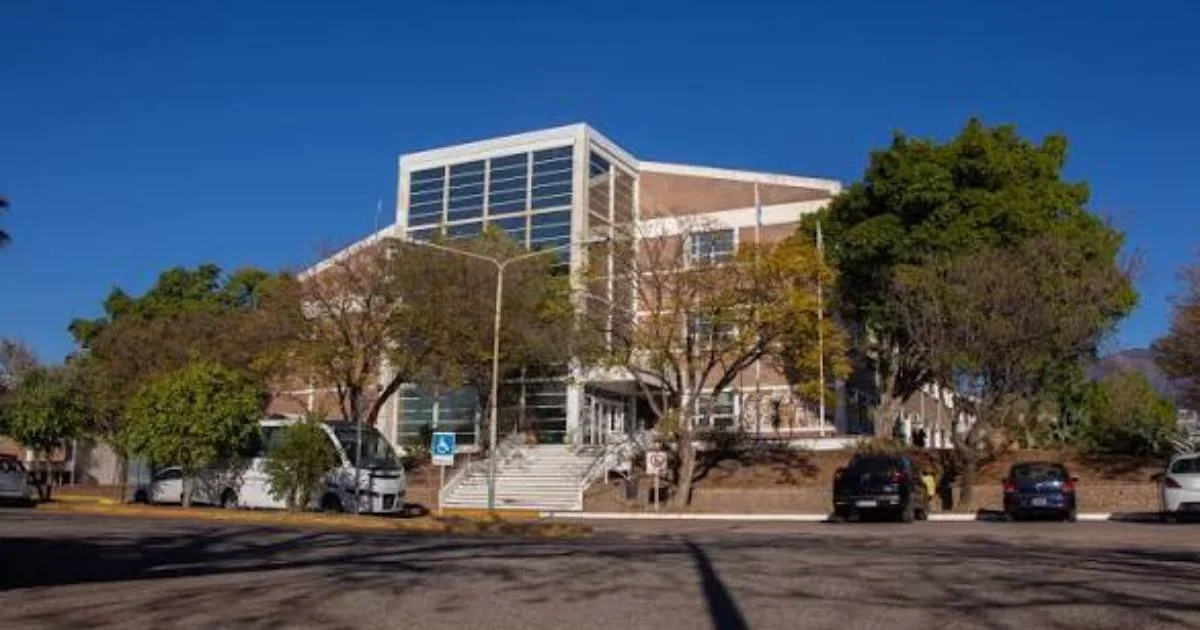 La UNLaR redefine su modelo: cambios en aranceles y enfoque hacia la privatización