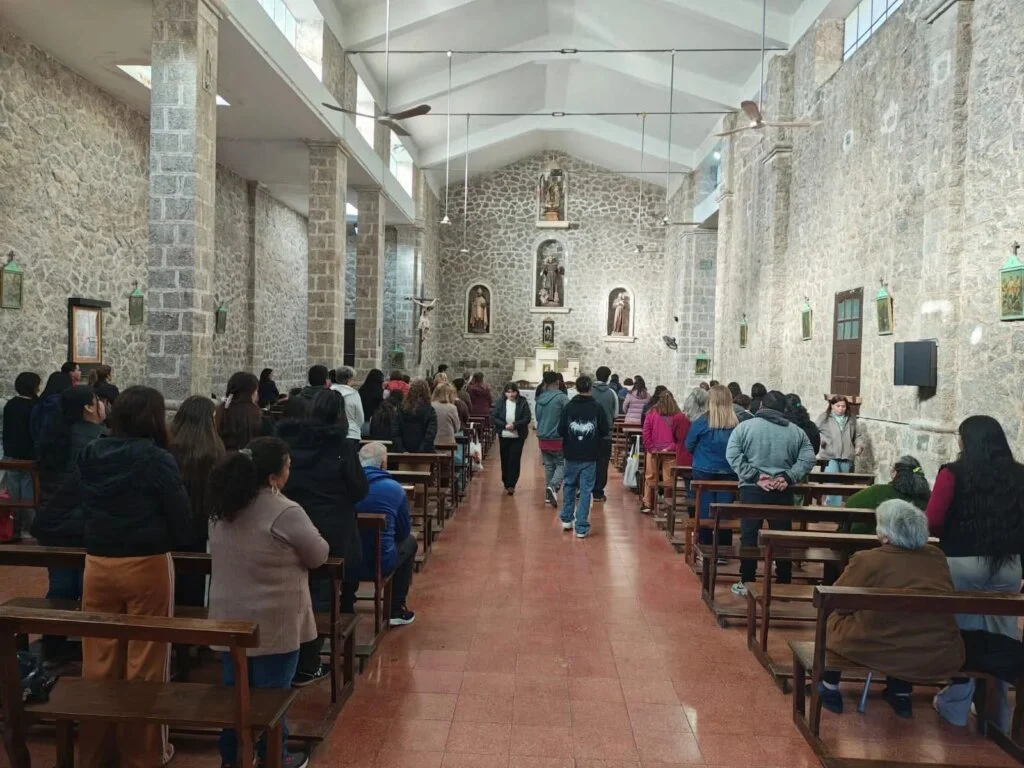 Las Padercitas vuelve a celebrar misas después de cinco meses de inactividad.