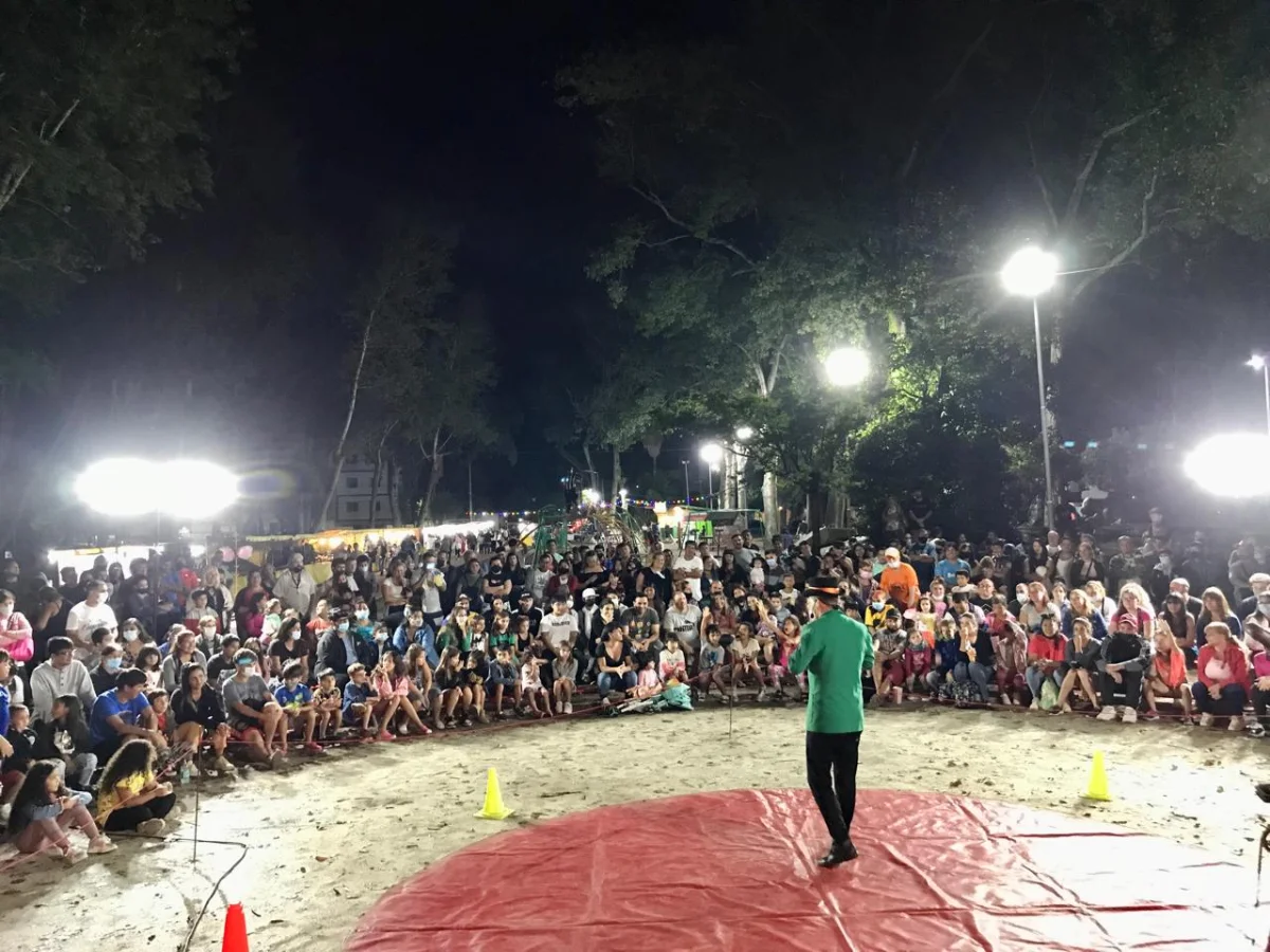 Más de 100 espectáculos gratuitos invaden las calles de La Costa este verano