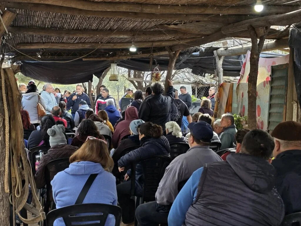Más de 220 familias de La Esperanza reciben finalmente sus escrituras de propiedad