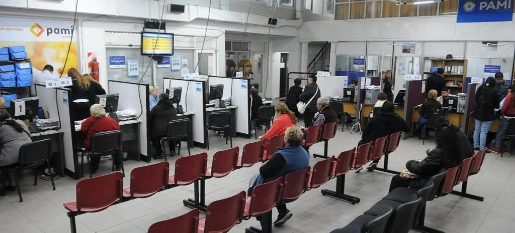 Médicos de PAMI La Rioja en alerta: podrían cesar atención a jubilados por salarios insuficientes