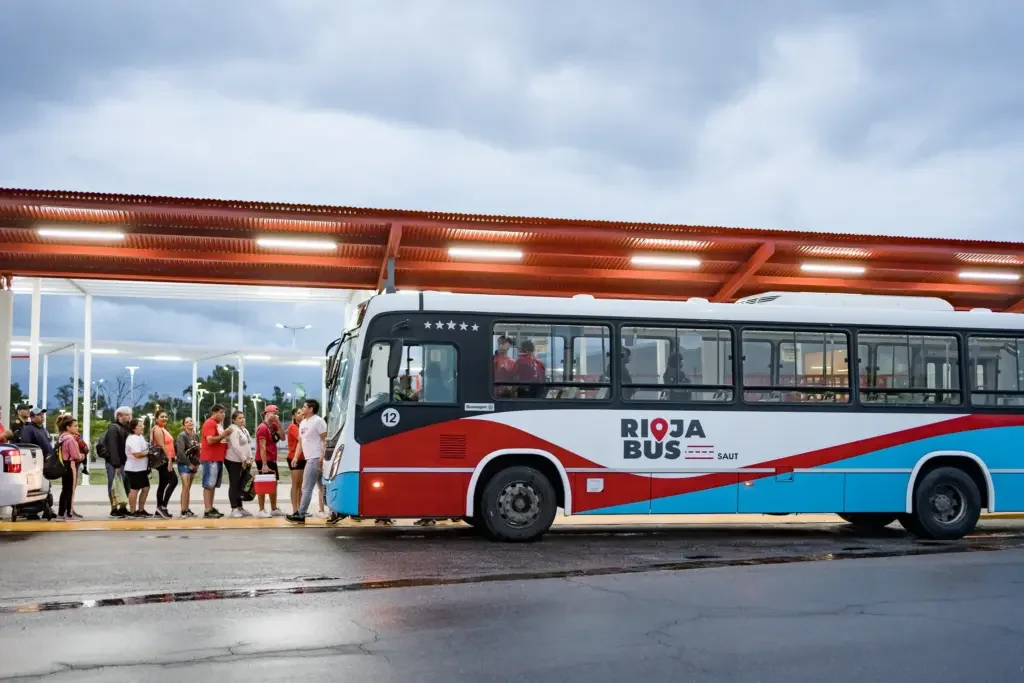 Mejora en el transporte público: nuevo recorrido de Rioja Bus al Parque de la Ciudad