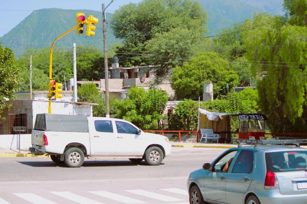 Mejoras en la seguridad vial: nuevo semáforo en Rivadavia y Cabo Primero Rodríguez