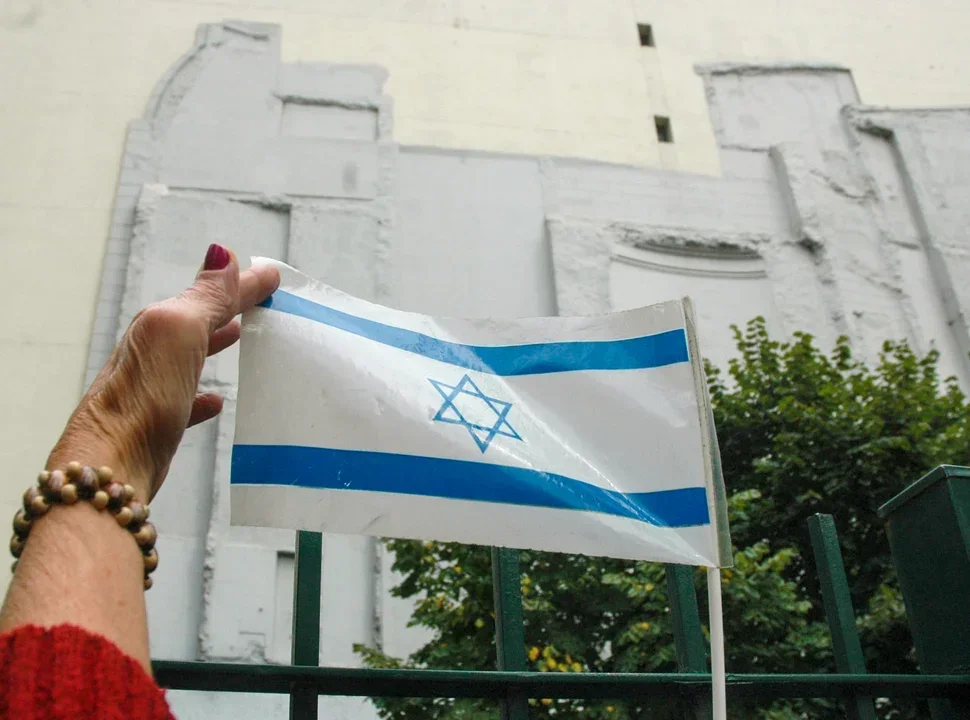 Milei conmemora el aniversario del atentado a la Embajada de Israel en un acto significativo