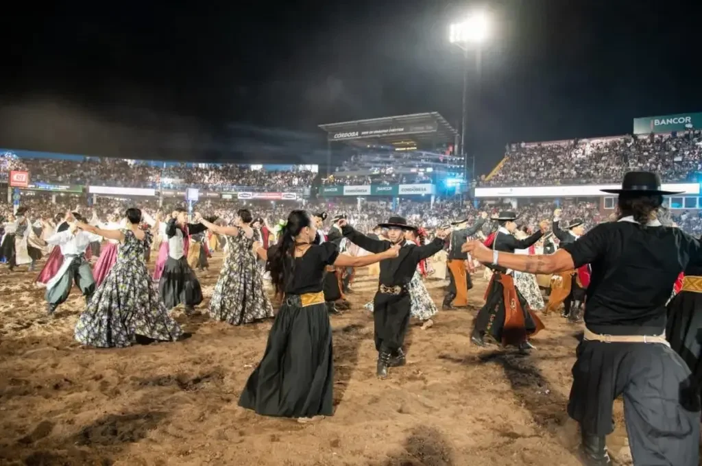 Noche de música en Jesús María: Jorge Rojas, Ahyre y Ulises Bueno brillan en el escenario.