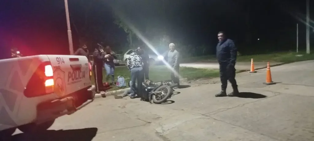 Olta se tiñe de preocupación: motociclista herida tras accidente por un bache