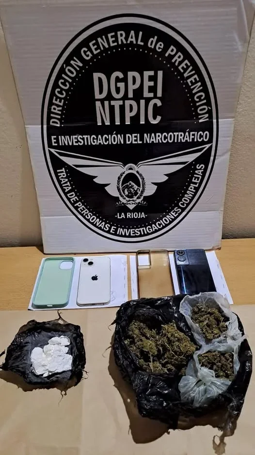 Operativo antidrogas en La Rioja: dos detenidos y drogas incautadas en el barrio Norte