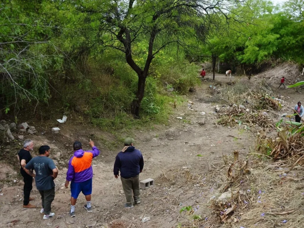 Operativo de limpieza en barrio Los Cerros: vecinos se preparan para el Súper Niño
