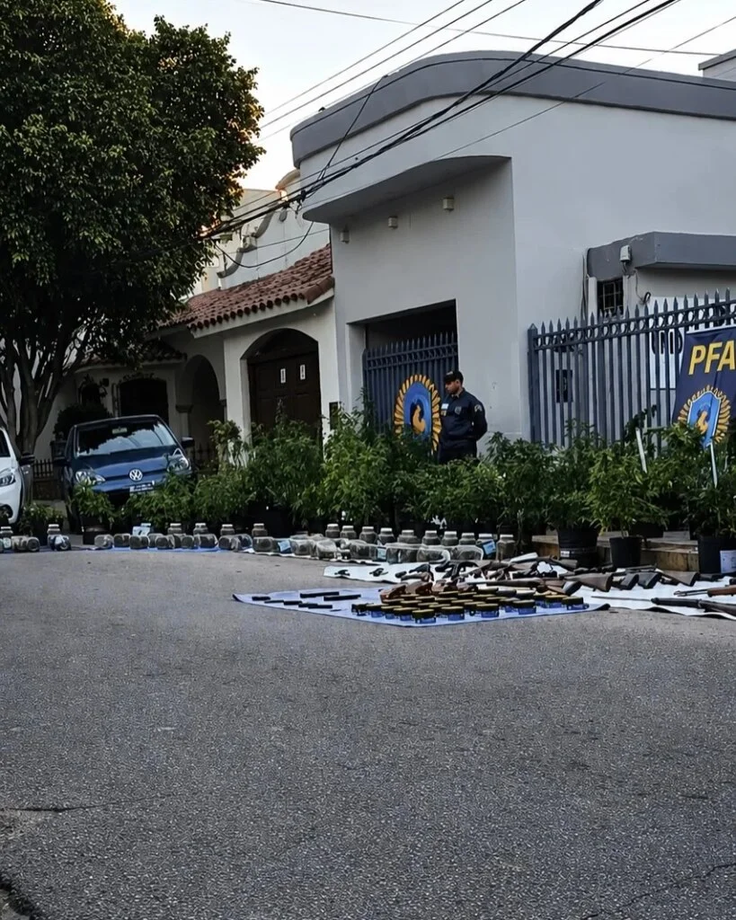 Operativo en Aguadita de Vargas: se incautan 21 armas y 170 plantas de marihuana