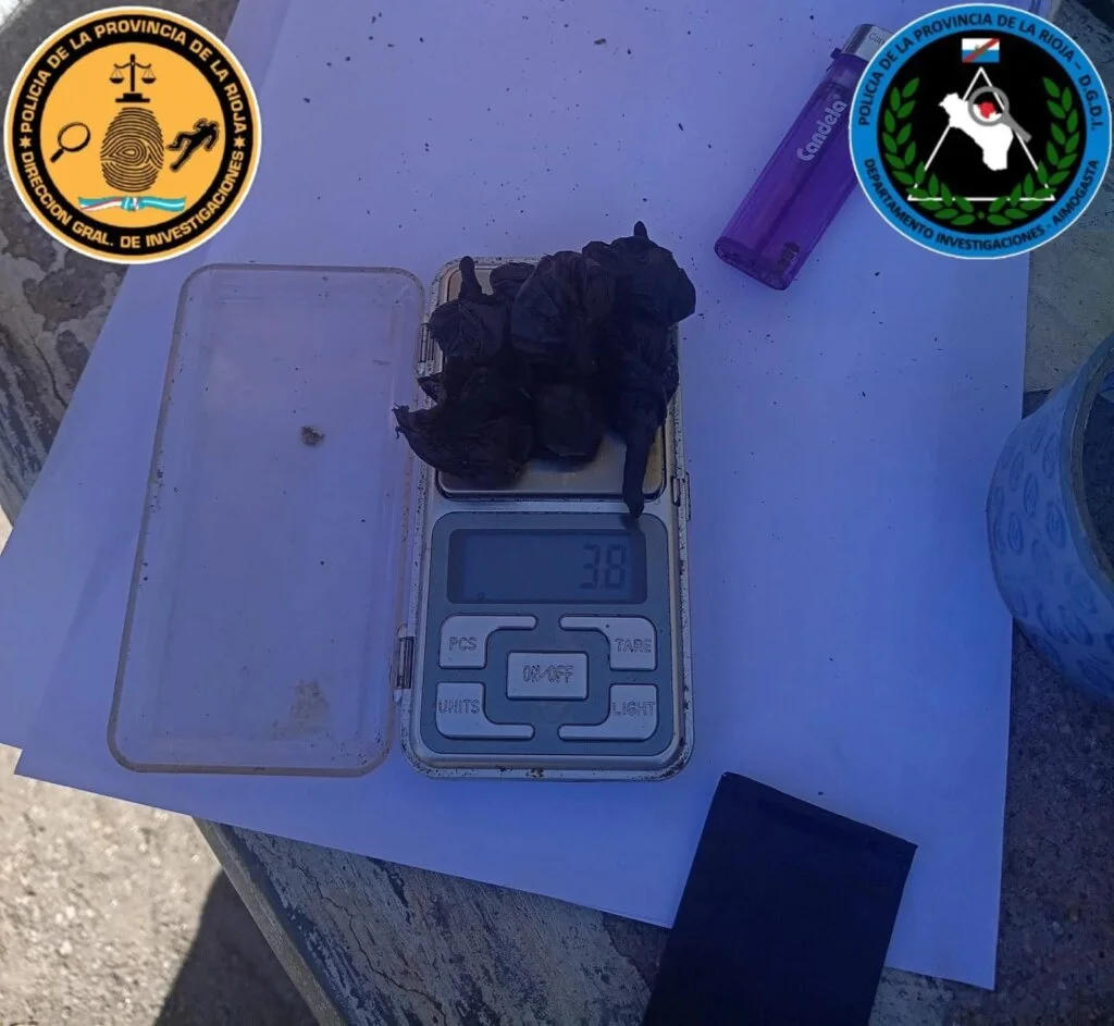 Operativo en Aimogasta: secuestran siete envoltorios de cannabis a aspirantes a policías