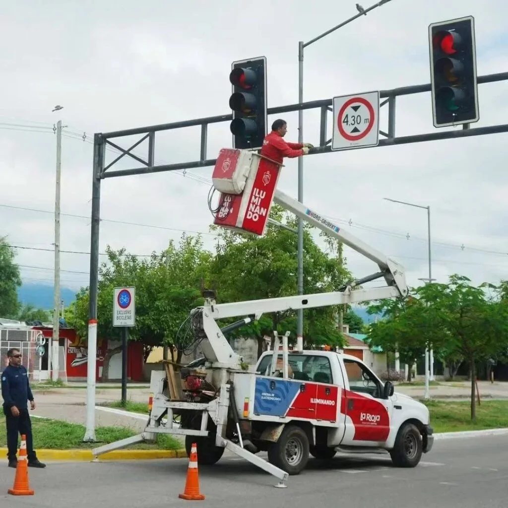 Operativo municipal intensifica controles de tránsito por infracciones de semáforos rojos