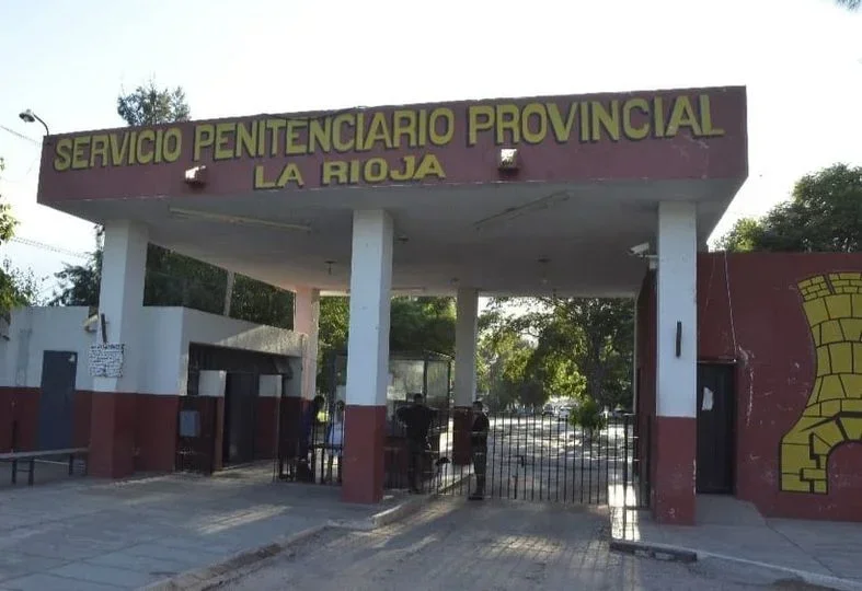 Padres de menor implicados en intento de contrabando de drogas al penal en La Rioja