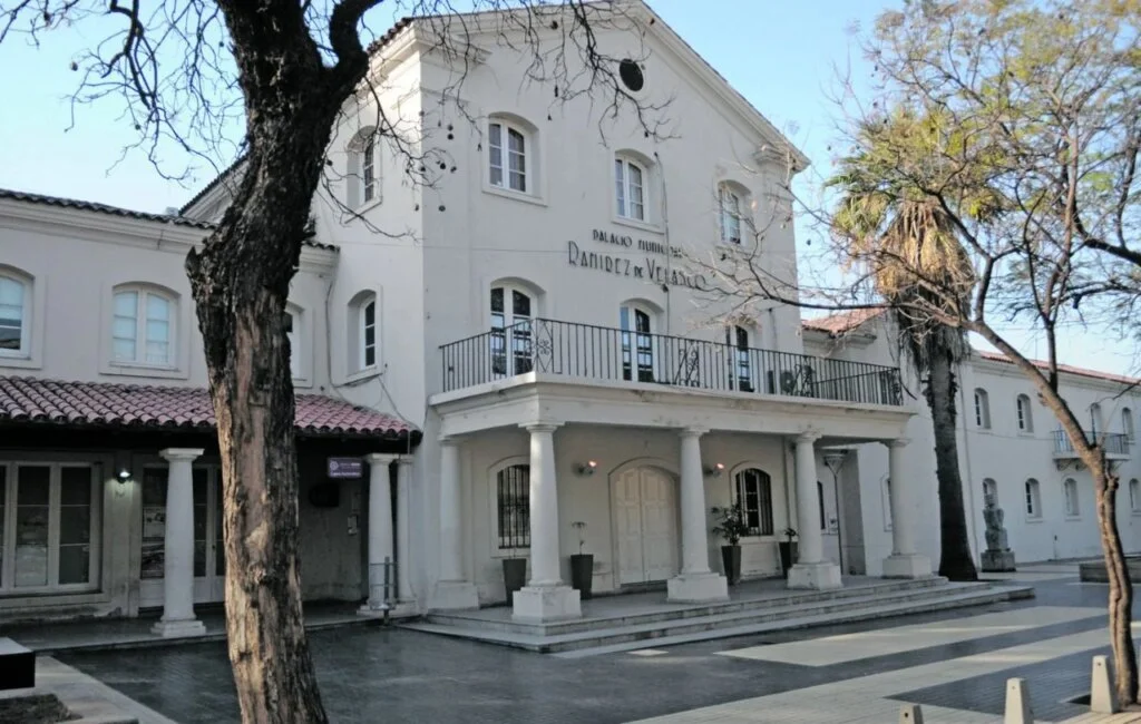 Paro general: trabajadores riojanos exigen protección de derechos laborales