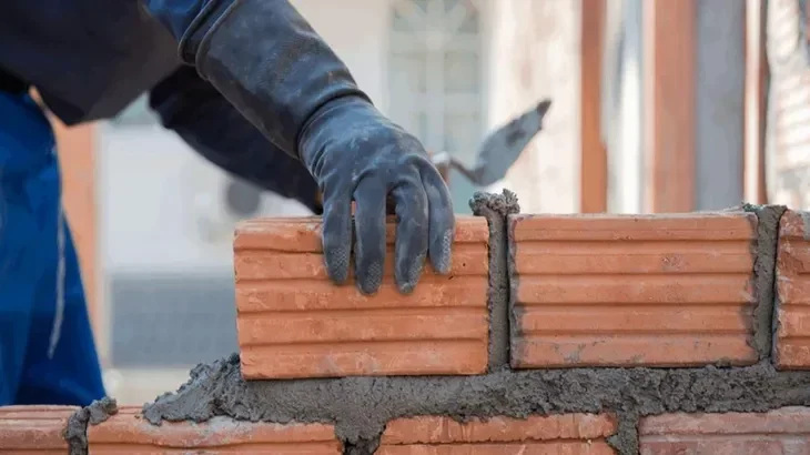 Propuesta para revitalizar 800 viviendas en La Rioja mediante financiamiento mixto