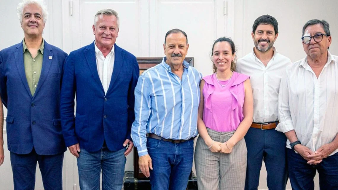 Quintela presenta cambios en la administración provincial que impactarán a los empleados estatales