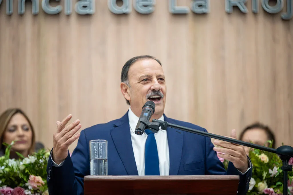 Quintela reafirma su compromiso con el federalismo en la Legislatura riojana