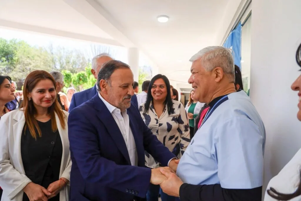 Quintela refuerza el sistema de salud en San Blas de los Sauces tras visitar el Hospital de Los Robles