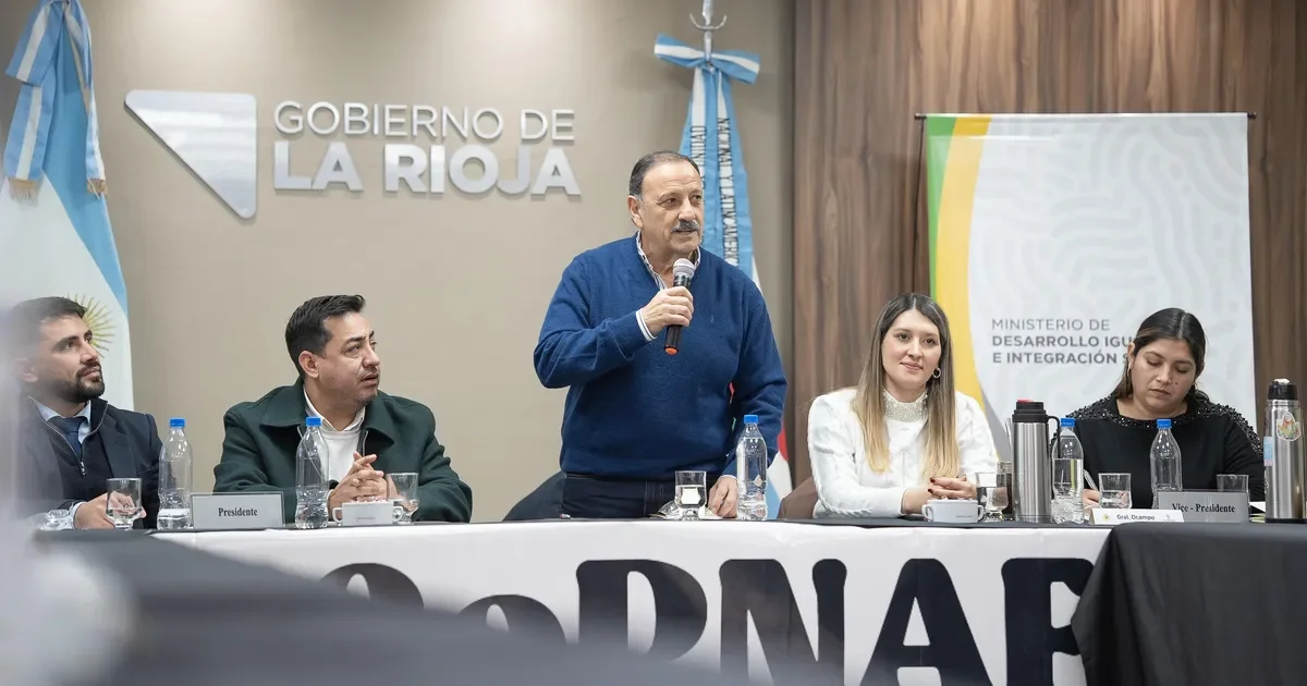 Quintela revive al Chacho para enfrentar la crisis financiera en la provincia