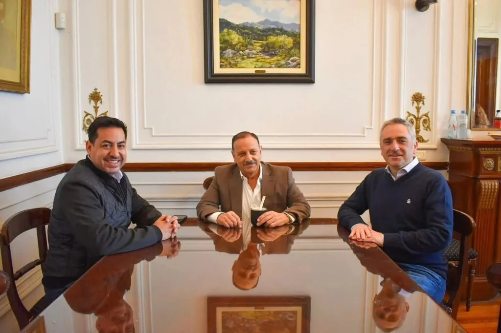 Quintela y Larroque analizan estrategias para fortalecer el federalismo en 2027