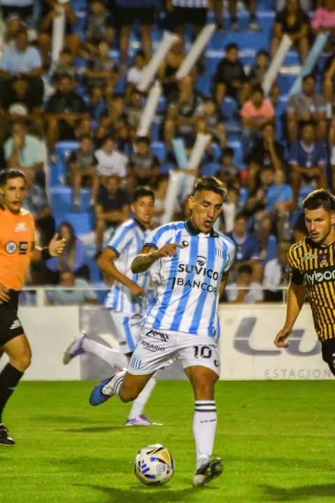 Racing de Córdoba se acerca al liderazgo tras una remontada clave frente a Almirante Brown