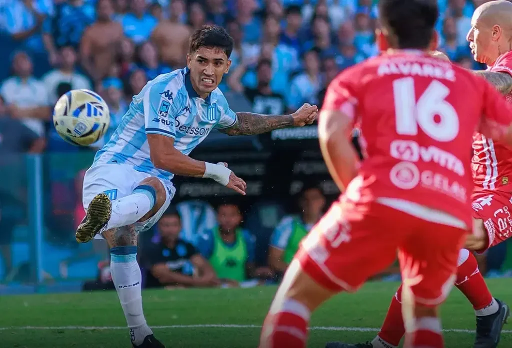 Racing se impone 2-1 a Argentinos Juniors y celebra su primer triunfo en el Apertura