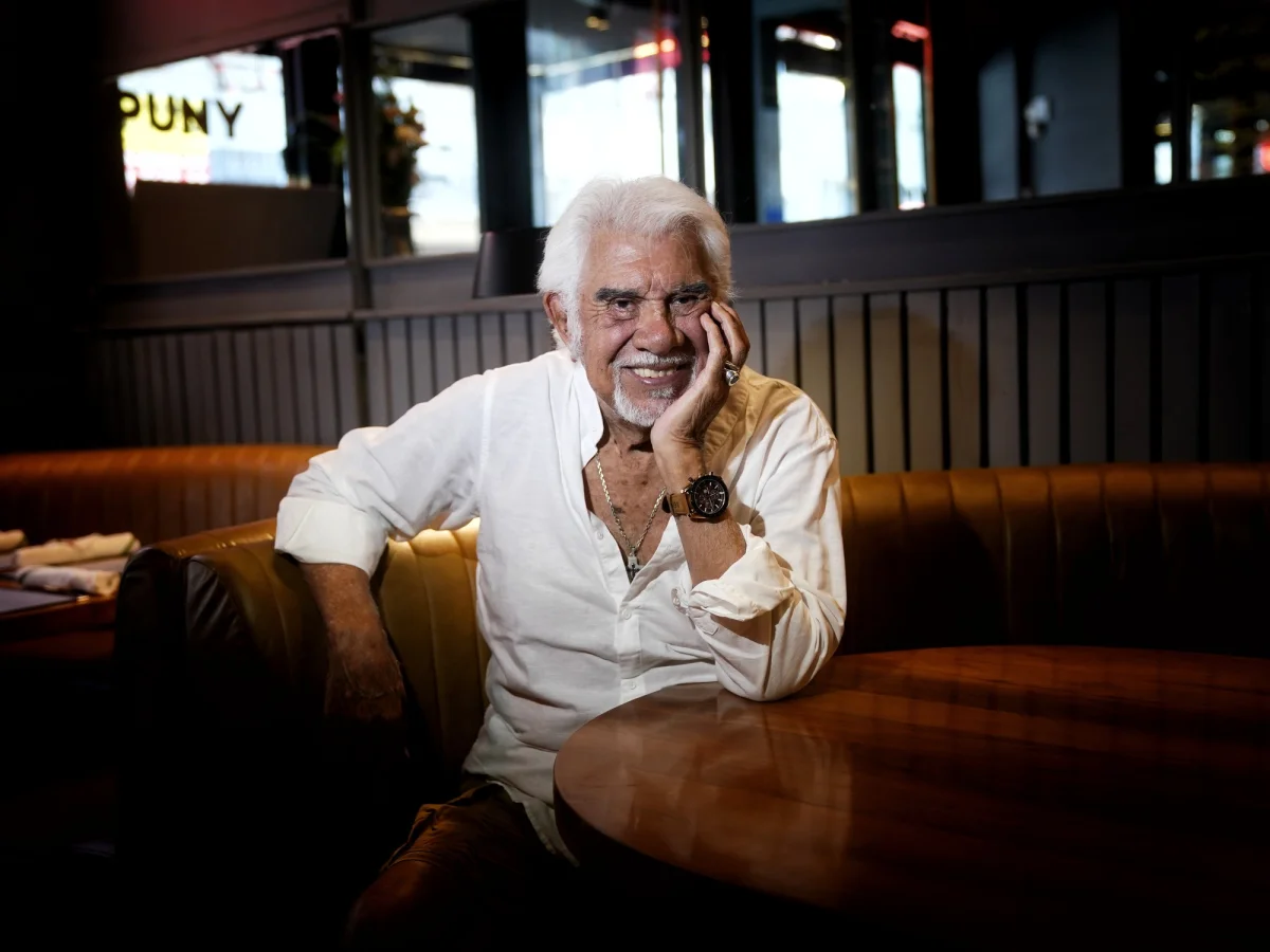 Raúl Lavié comparte su pasión por el teatro a los 88 años y su búsqueda de nuevos desafíos