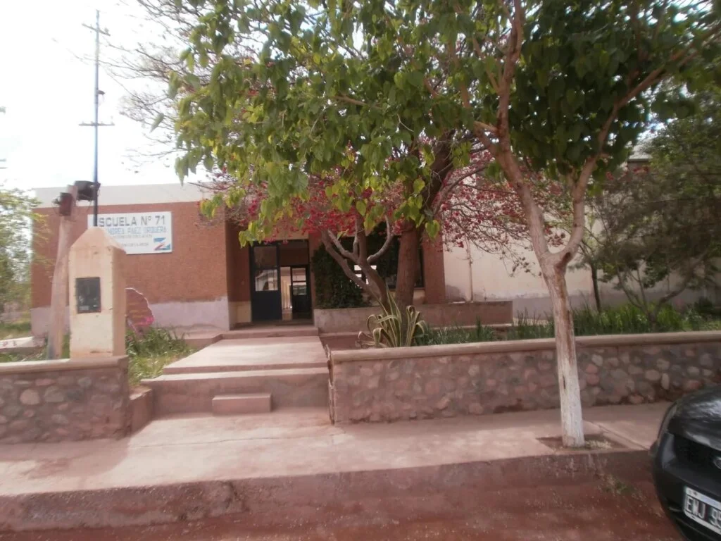 Recortes nacionales dejan a estudiantes de Banda Florida sin copa de leche