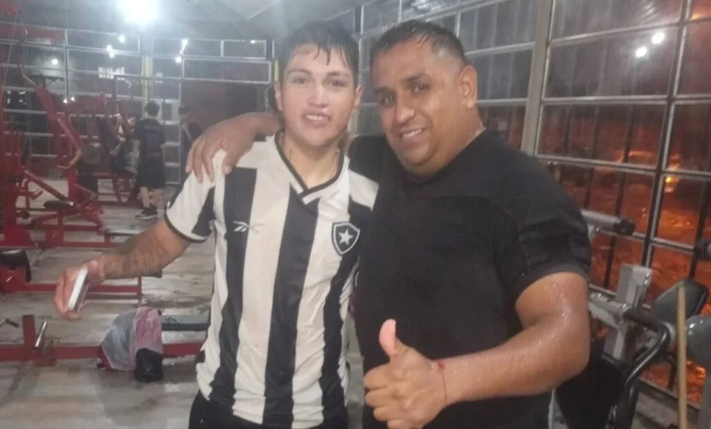 Rescatan a conductor en Chilecito tras temporal que arrastró motocicleta por el río