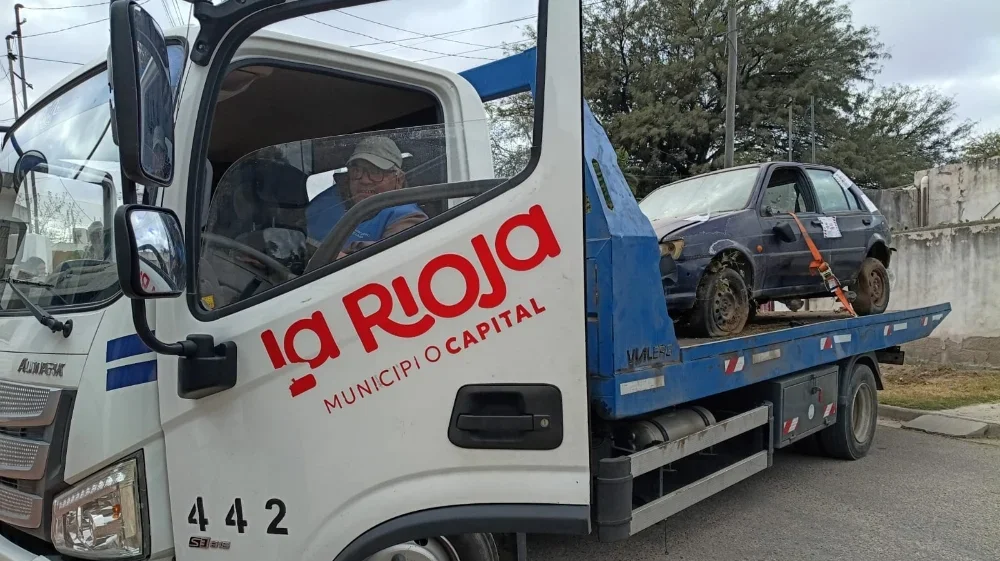Retiro de autos abandonados: mejora en la estética y seguridad de las calles de La Rioja