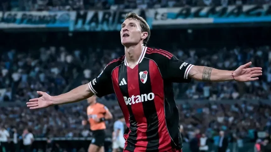 River Plate continúa su racha triunfal y se afianza en la cima del torneo.